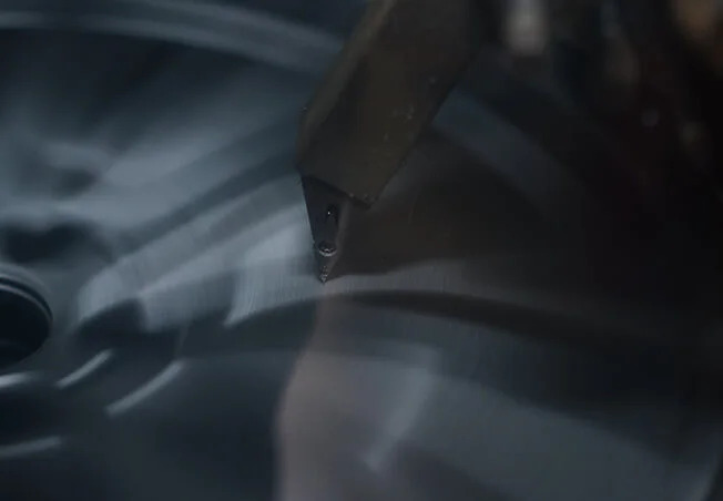 Alloy wheel being diamond cut on Rolling Rims state of the art lathe